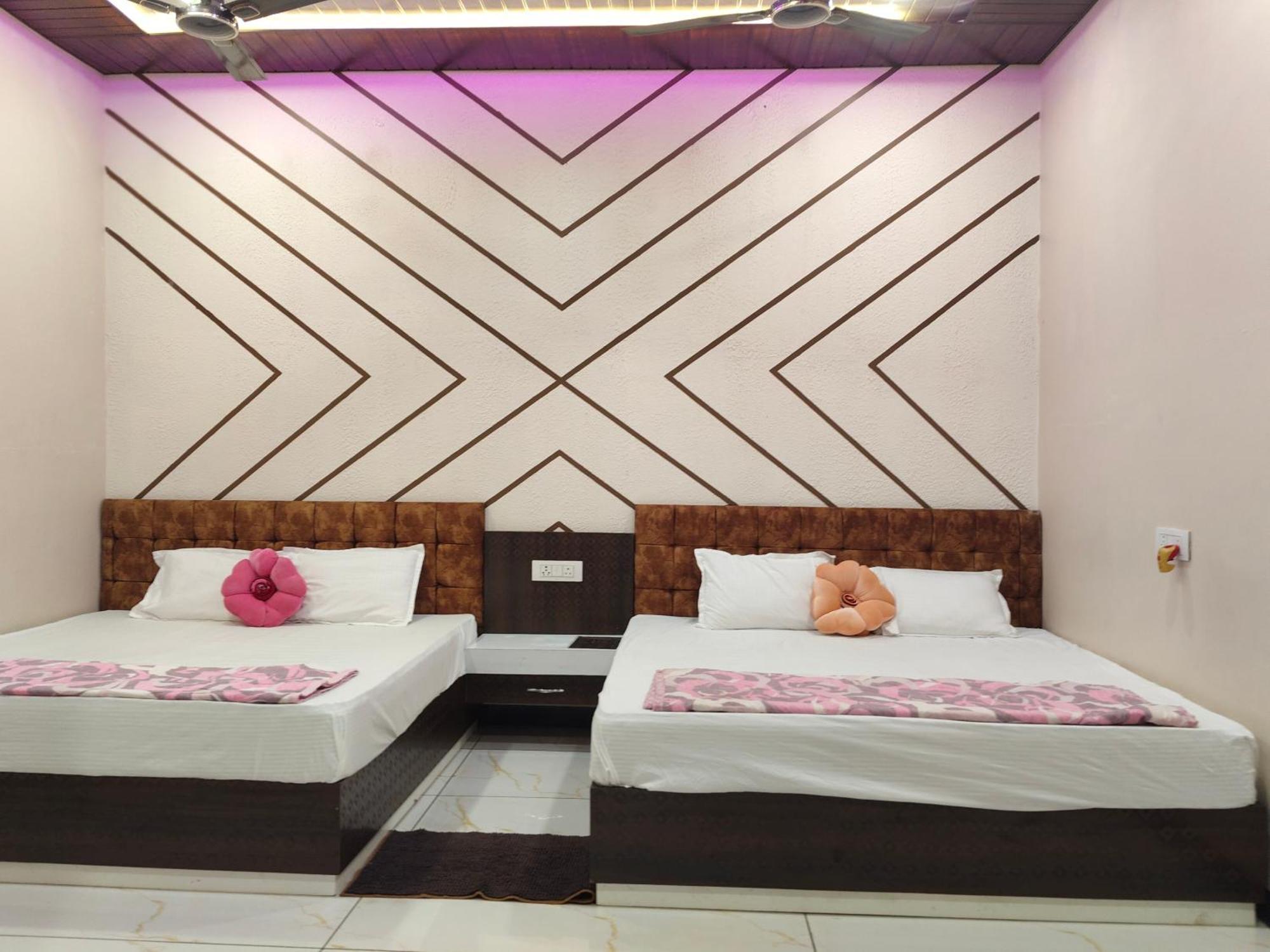 Anant Home Stay Уджайн Стая снимка